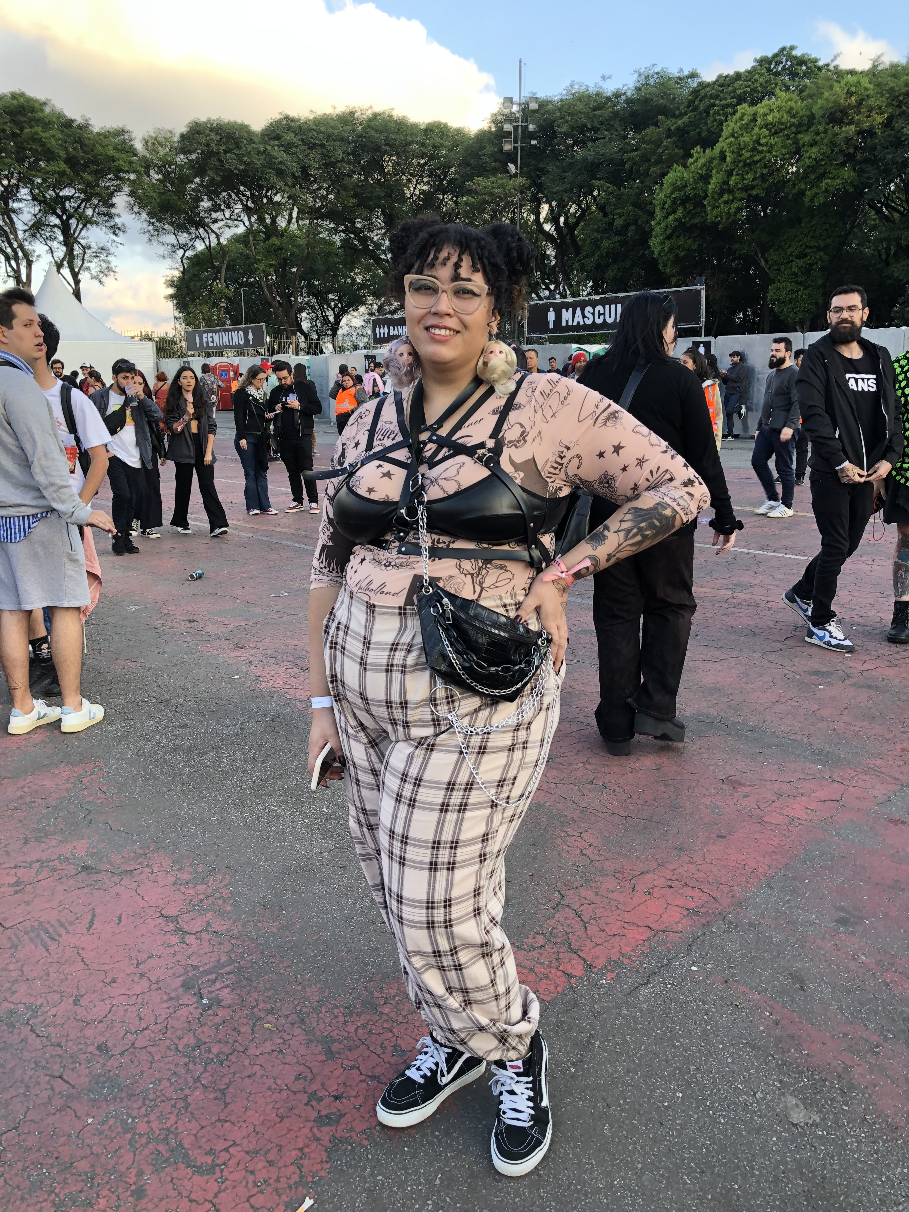 look-estampado-preto-e-branco-primavera-sound Look estampado preto e branco @heavencantseeme no Primavera Sound 2022.