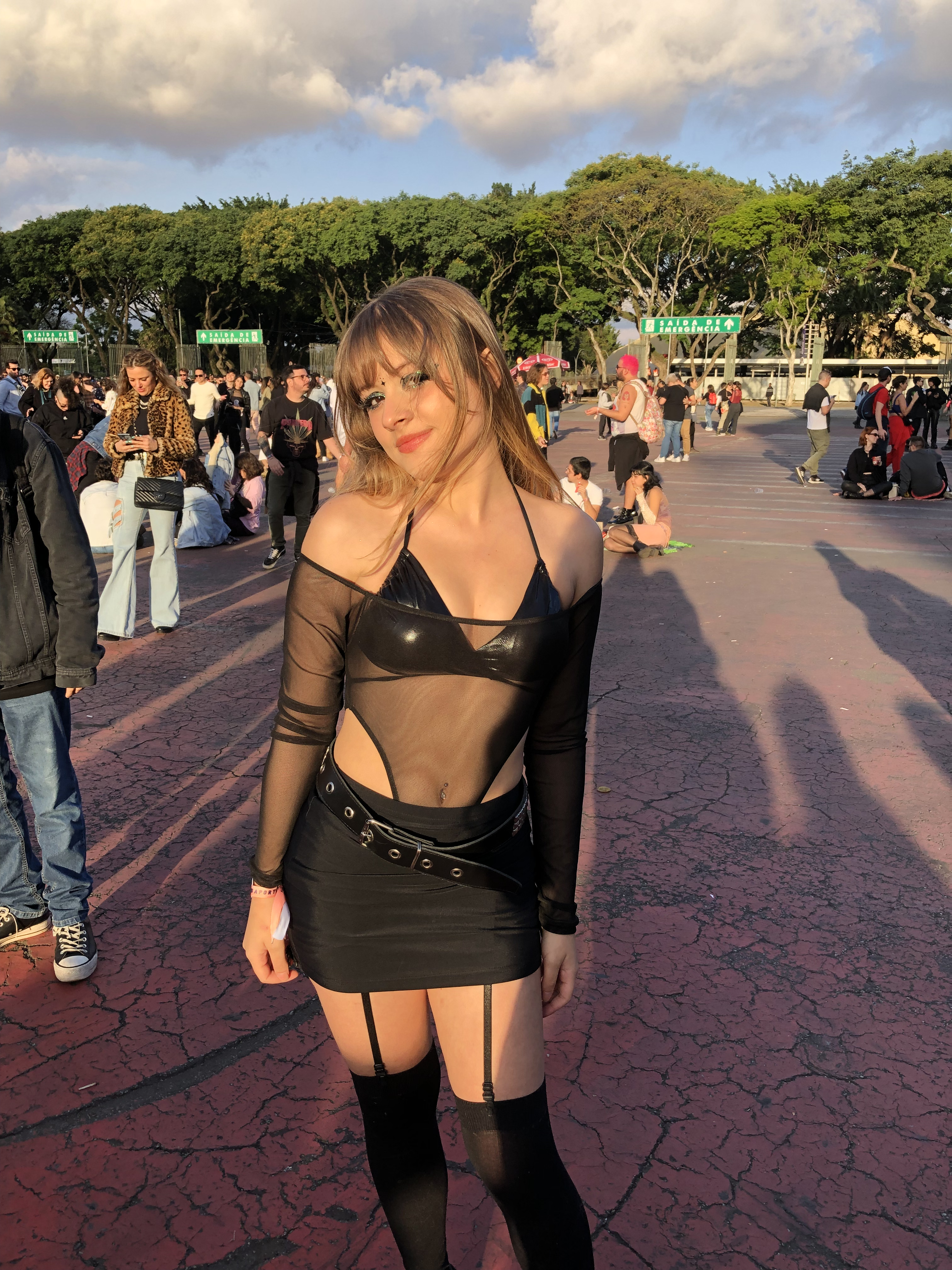 look-preto-primavera-sound Look all black com renda @affzction no Primavera Sound 2022.