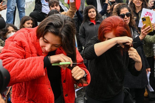 New Yorkers Rally Against Iran’s Government, As Protests Over Mahsa Amini’s Death In Custody Continue Globally New Yorkers Rally Against Iran's Government, As Protests Over Mahsa Amini's Death In Custody Continue Globally