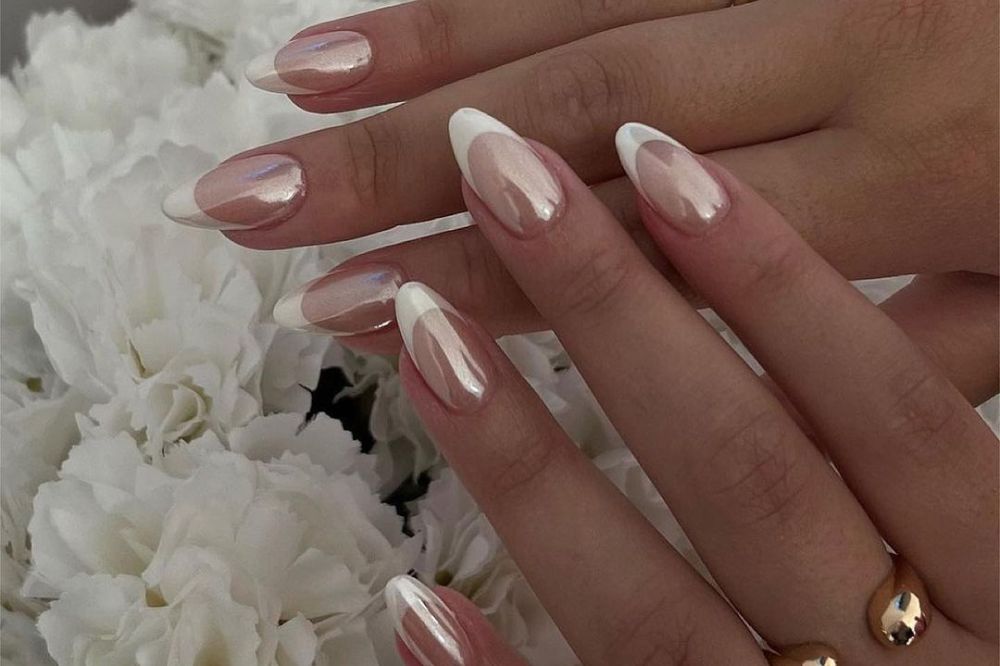 As unhas com lacinhos no estilo coquette são a tendência do momento