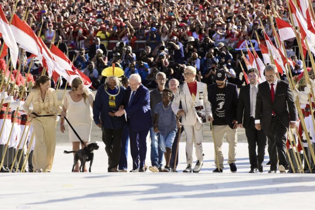 Luiz Inacio Lula da Silva, Brazil's president, center left, walks up the ramp of Planalto Palace with his wife Rosangela da Silva, left, their dog Resistencia and representatives of the Brazilian people after being sworn-in during an inauguration ceremony in Brasilia, Brazil, on Sunday, Jan. 1, 2023. Lula retakes the helm of Latin America's largest democracy promising to bring back the economic inclusion and prosperity that marked his first two terms in Brazil's highest office between 2003 and 2011. Photographer: Maira Erlich/Bloomberg via Getty Images