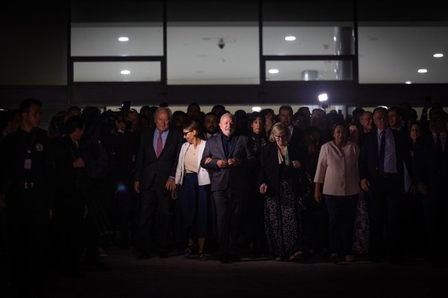 Lula faz caminhada histórica pela democracia e afirma: “Golpe não vai ter” Lula organiza caminhada histórica pela democracia
