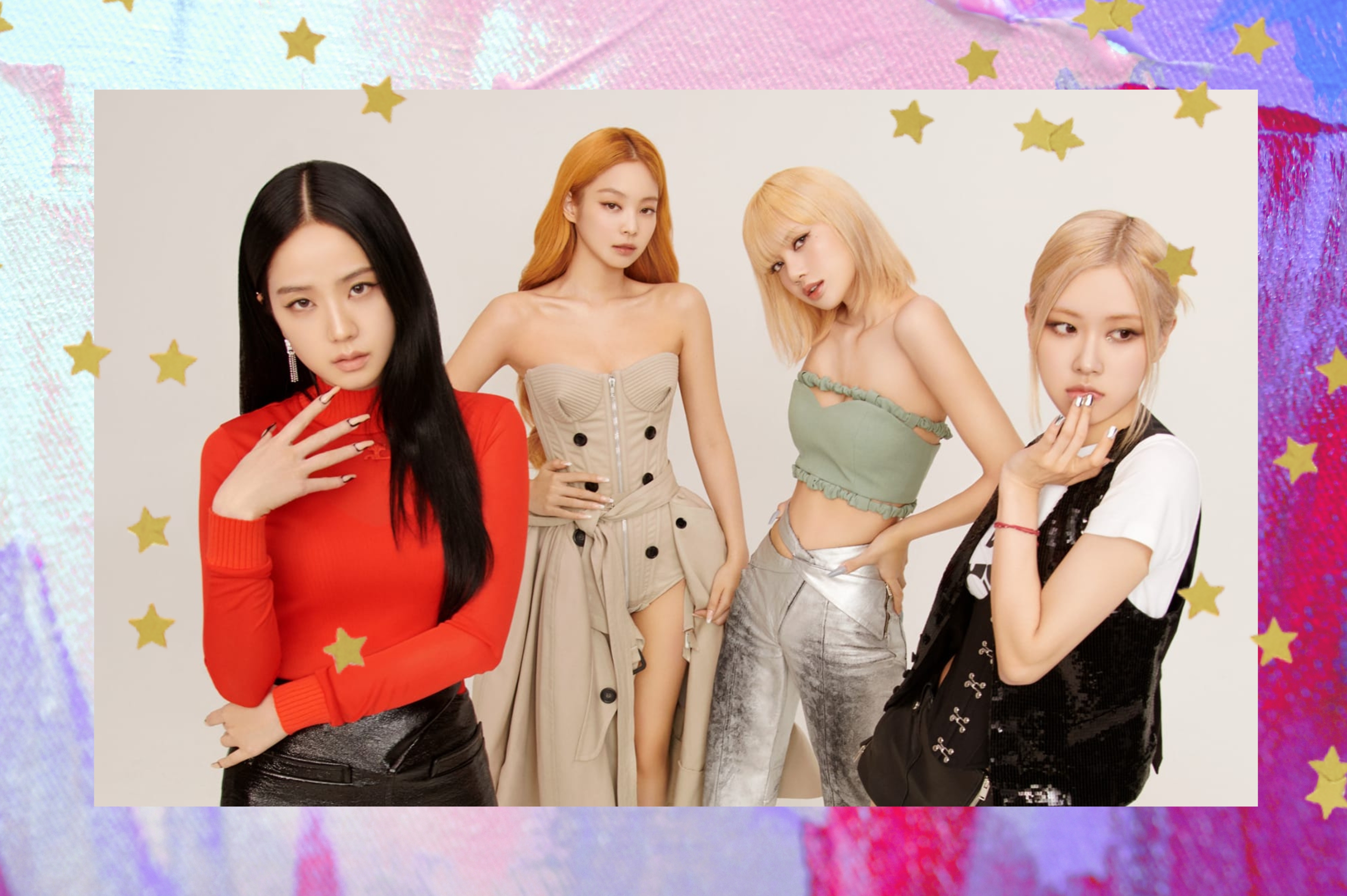 Montagem com o fundo colorido em tons de roxo com detalhe de estrelas douradas na borda com a foto da girl group de k-pop Blackpink no centro. Todas olham para a câmera e não sorriem.