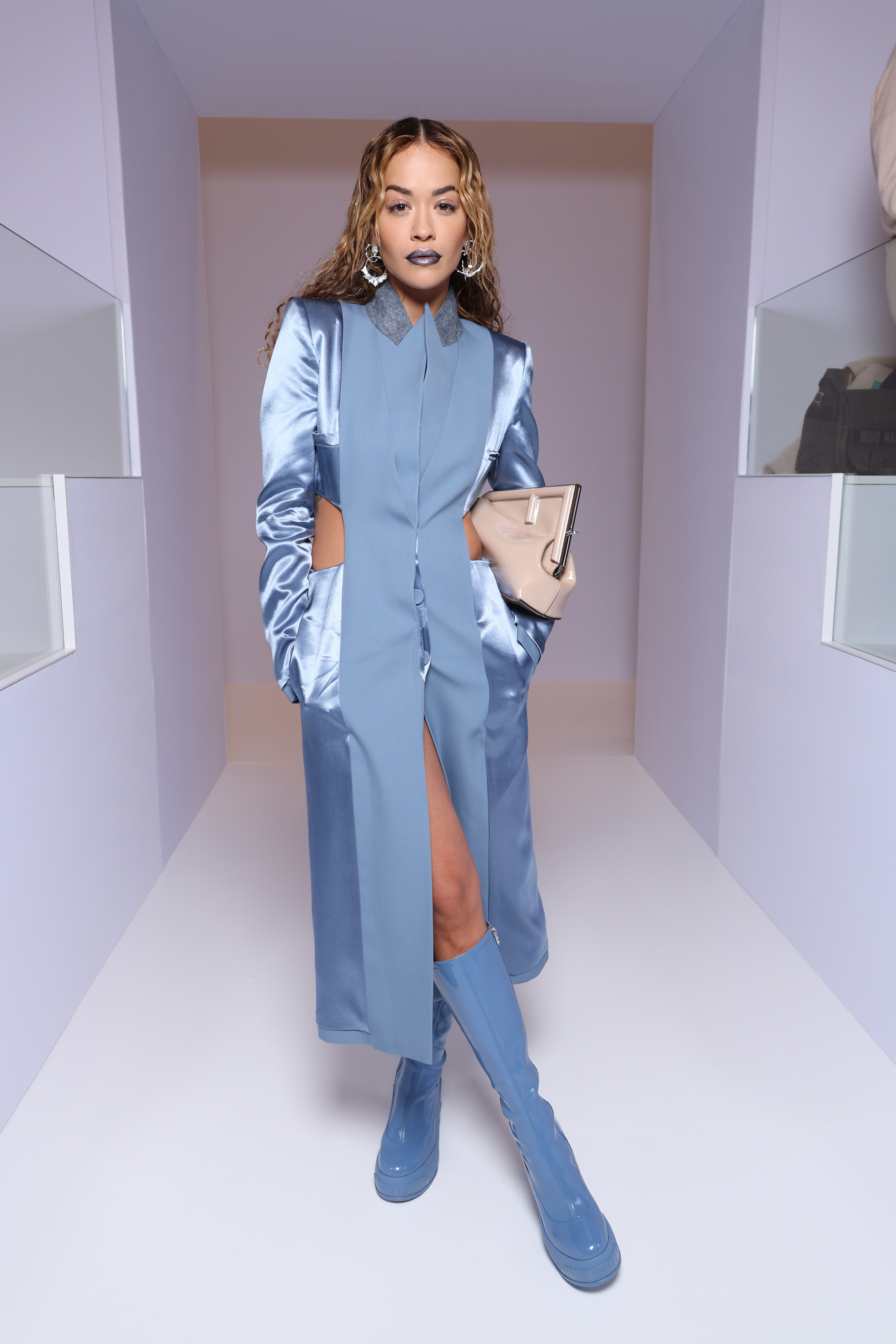 Rita Ora no desfile da Fendi na semana de moda de alta-costura em Paris