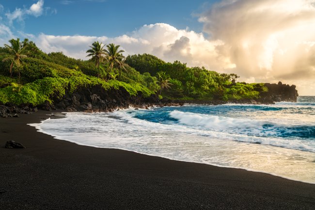 Waianapanapa Beach, uma das praias mais famosas da Ilha de Maui