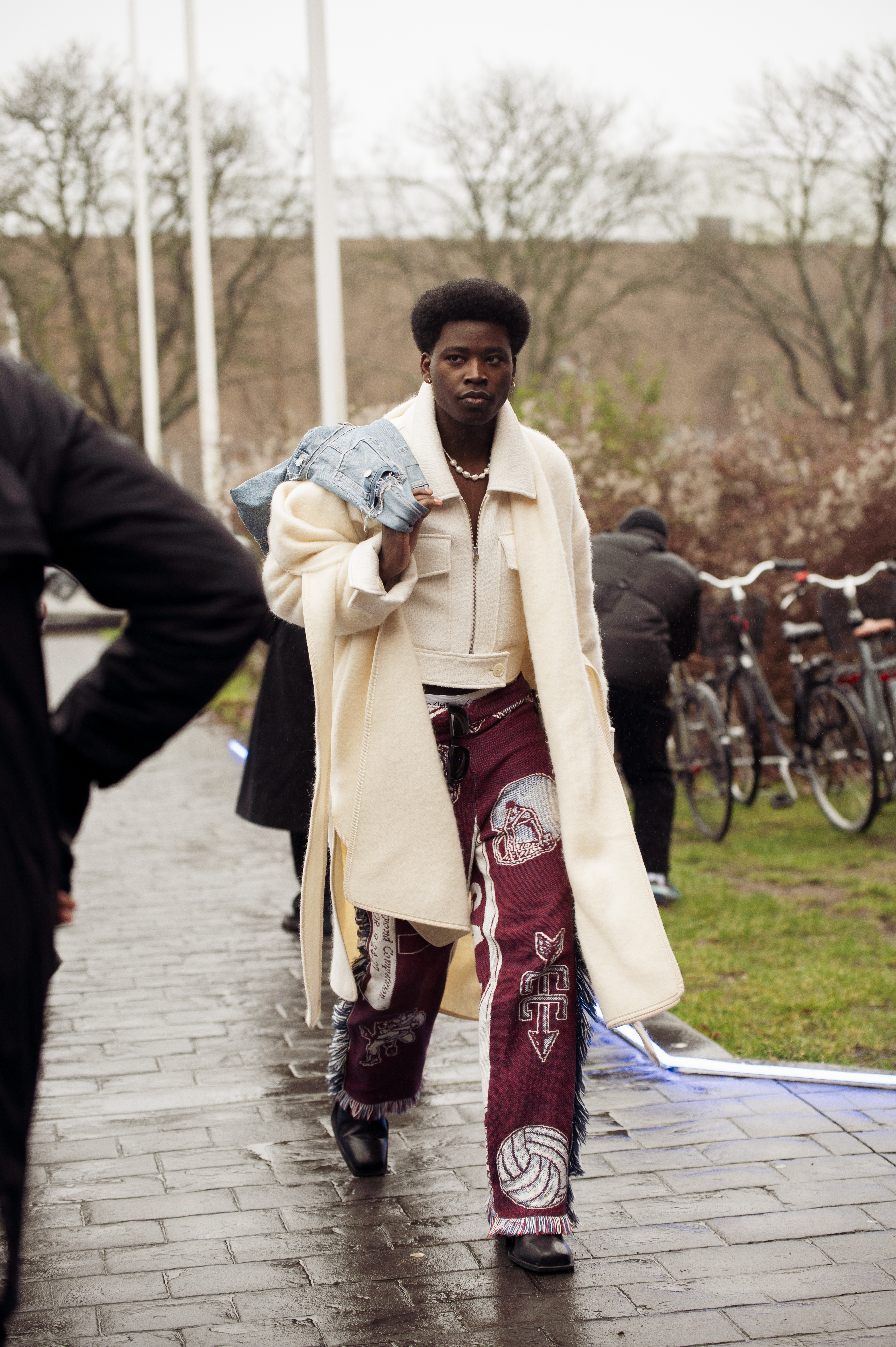 Street Style – Day 2 – Copenhagen Fashion Week Autumn/Winter 2023 Alphons Amuri na semana de moda de Copenhagen