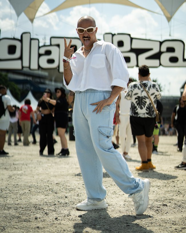 Look calça jeans Lollapalooza 2023