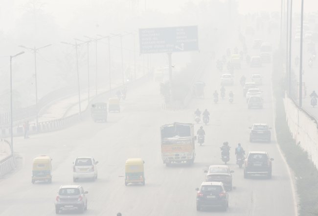 Neblina decorrente da poluição atmosféria em Nova Délhi, capital da Índia