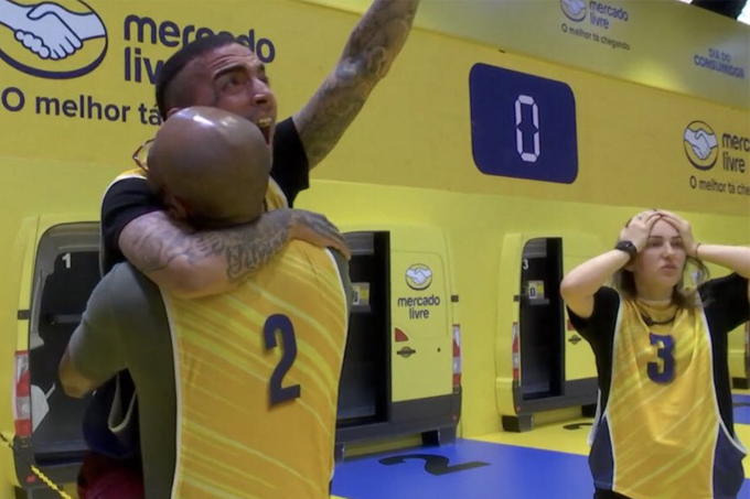 Ricardo Alface e MC Guimê comemoram vitória em prova do líder do Big Brother Brasil 23