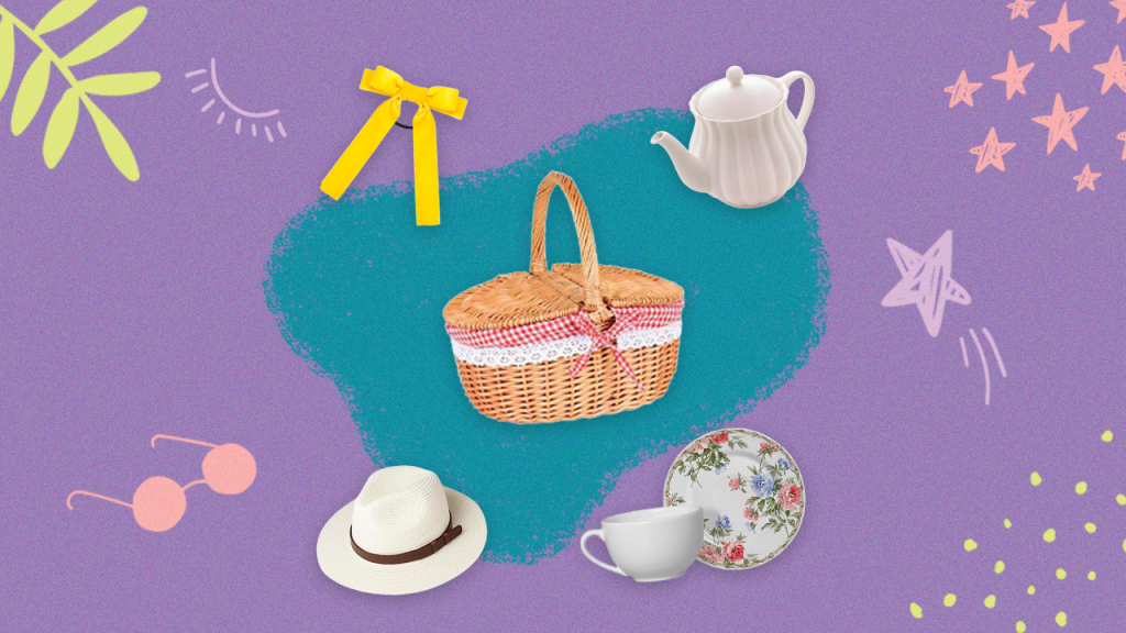 Um fundo lilás, ao centro tem uma cesta de piquenique, bule, chapéu, laço de cabelo, xícara e pires