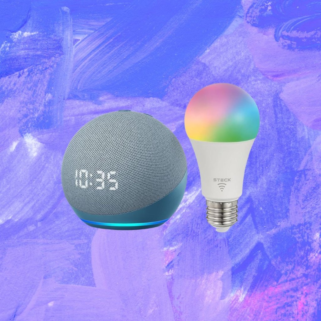 A imagem de uma Alexa azul e uma lâmpada colorida. Fundo com tons de azul e lilás.