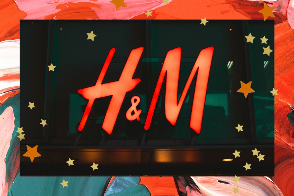 Montagem com fundo nas cores laranja, verde e rosa claro. Logo da H&M na frente em vermelho e fundo escuro.