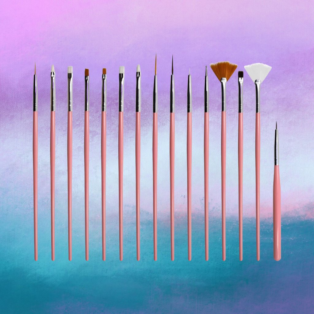 unhas (6) Kit com diferentes pincéis para decoração de unhas; o fundo é uma textura nas cores lilás, rosa, roxo e branco
