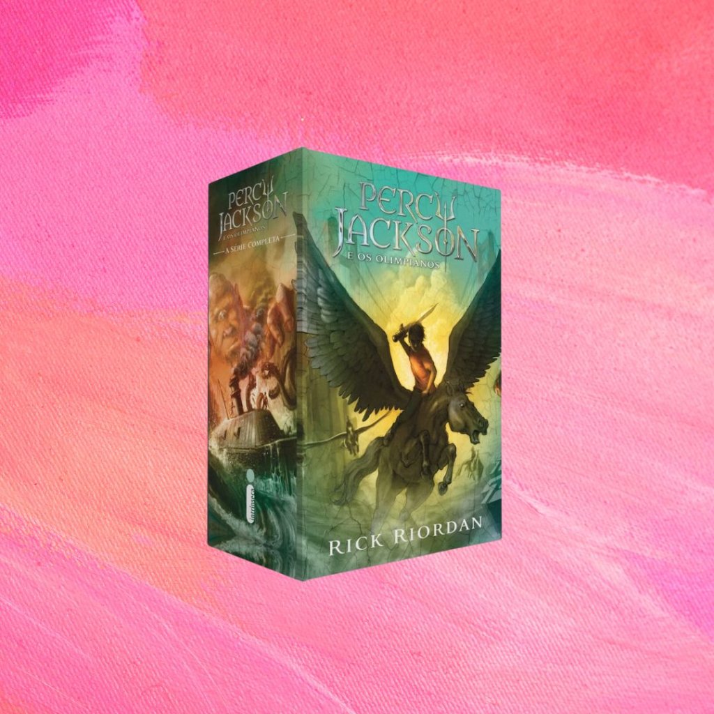 Imagem do box de livros da saga Percy Jackson. Fundo rosa.