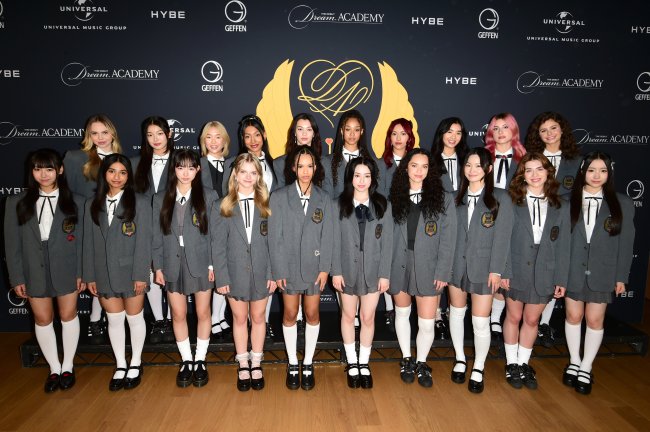 Foto das 20 integrantes do reality show The Debut: Dream Academy