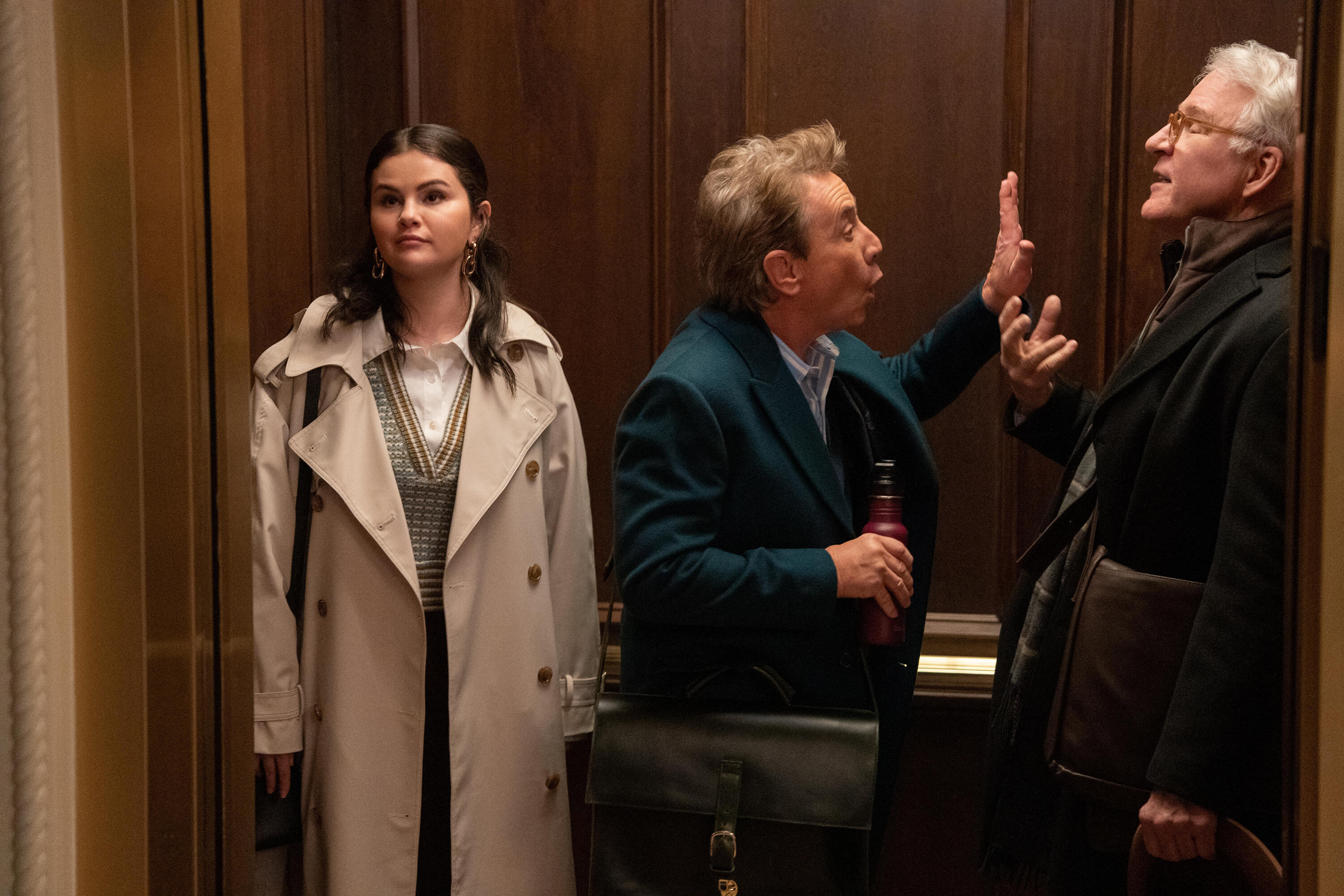 Mabel (Selena Gomez), Oliver (Martin Short) e Charles (Steve Martin) na 3ª temporada de Only Murders in the Building