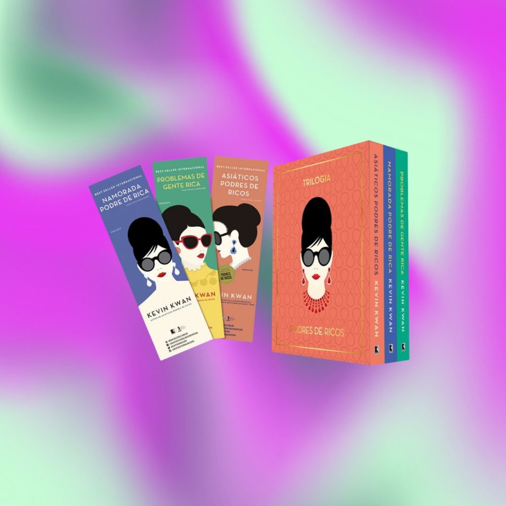 Marca páginas e box dos livros Podres de Ricos; o fundo é uma textura das cores lilás, roxo e verde misturadas em um degradê