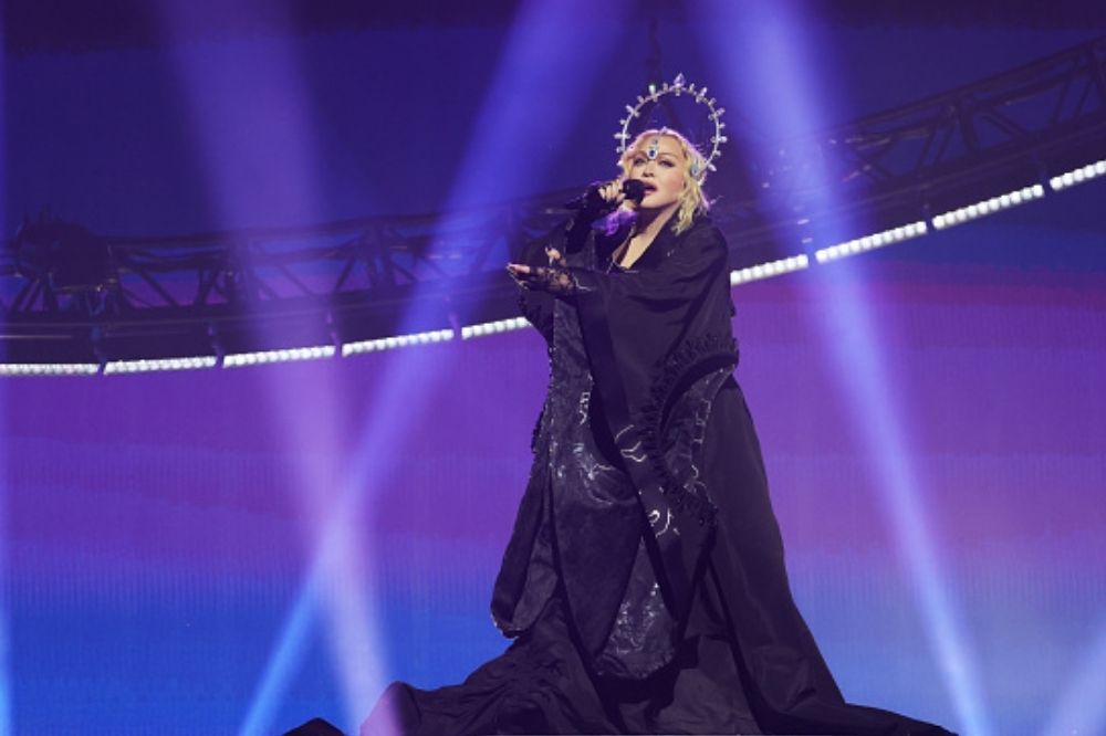 Foto da cantora Madonna na Celebration Tour