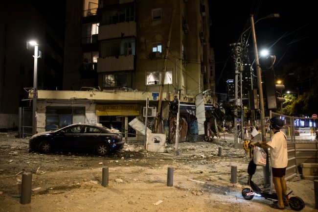 Tel Aviv, em Israel, é alvo de bombardeios