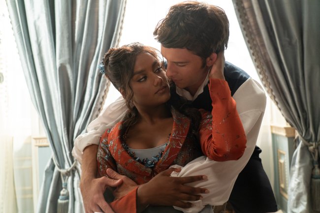 Simone Ashley (Kate) e Jonathan Bailey (Anthony) Simone Ashley (Kate) e Jonathan Bailey (Anthony)