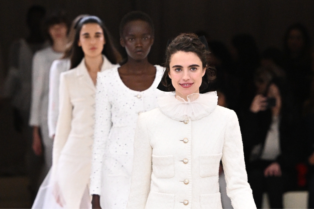 Desfile da temporada de primavera-verão 2024 da Chanel na semana de alta-costura de Paris