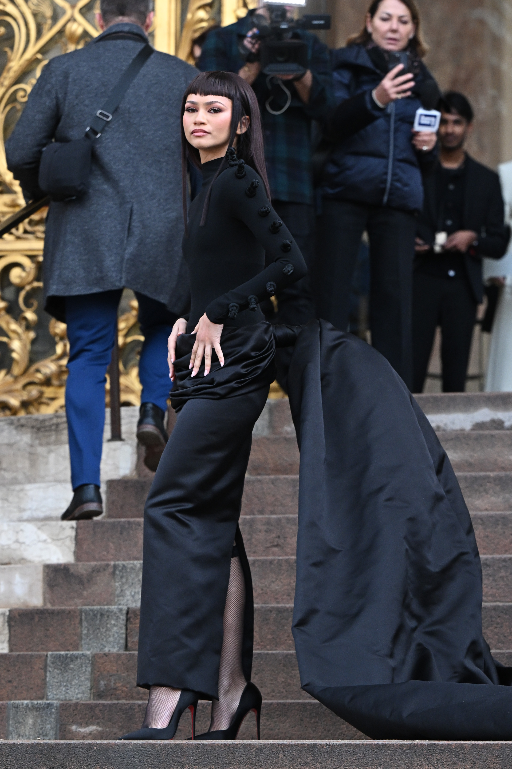 Zendaya no desfile da Schiaparelli na temporada de primavera-verão 2024 da semana de alta-costura de Paris