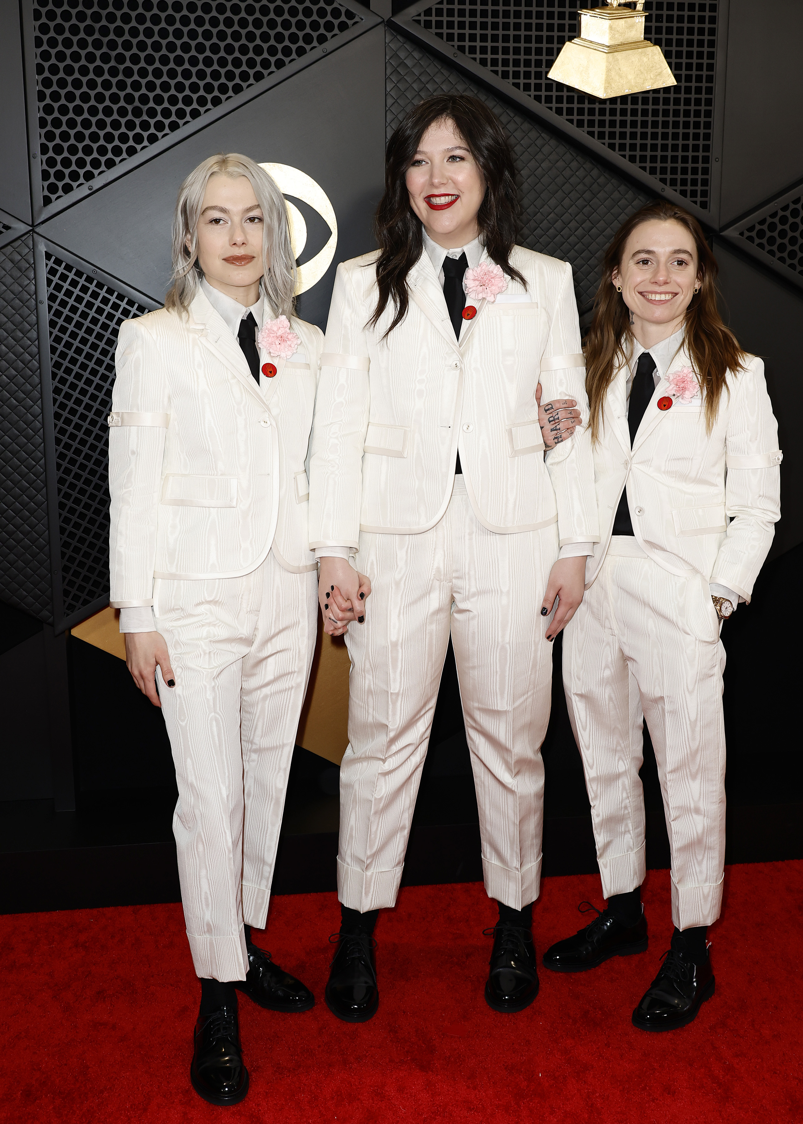 Phoebe Bridgers, Lucy Dacus e Julien Baker, do boygenius, no Grammy 2024