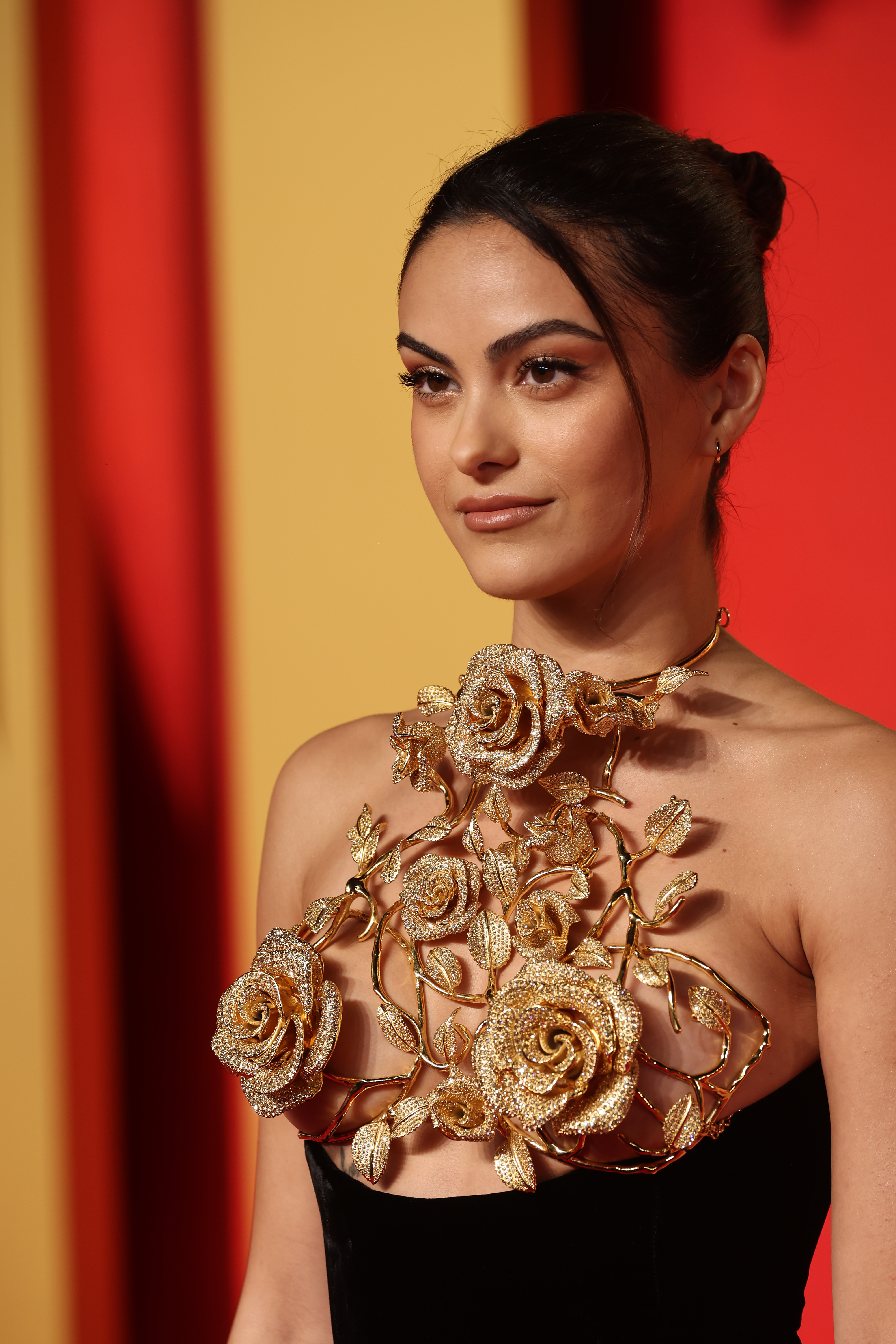 Camila Mendes na after party da Vanity Fair do Oscar 2024