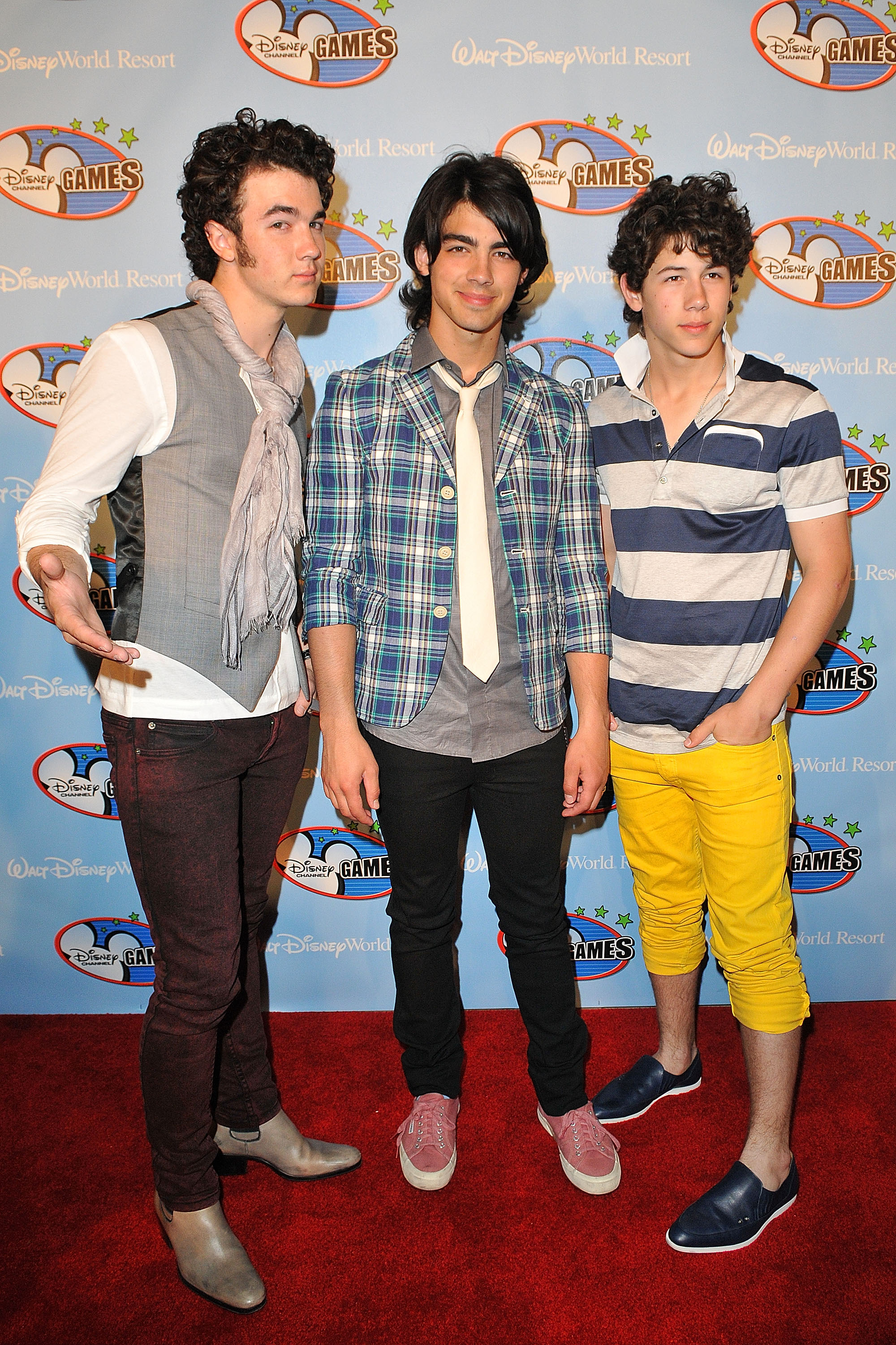 Jonas Brothers no tapete vermelho do Disney Channel Games em 2008