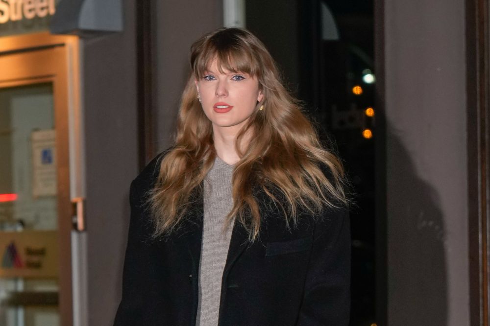 Taylor Swift saindo do Electric Lady Studios em Nova York dia 18 de janeiro