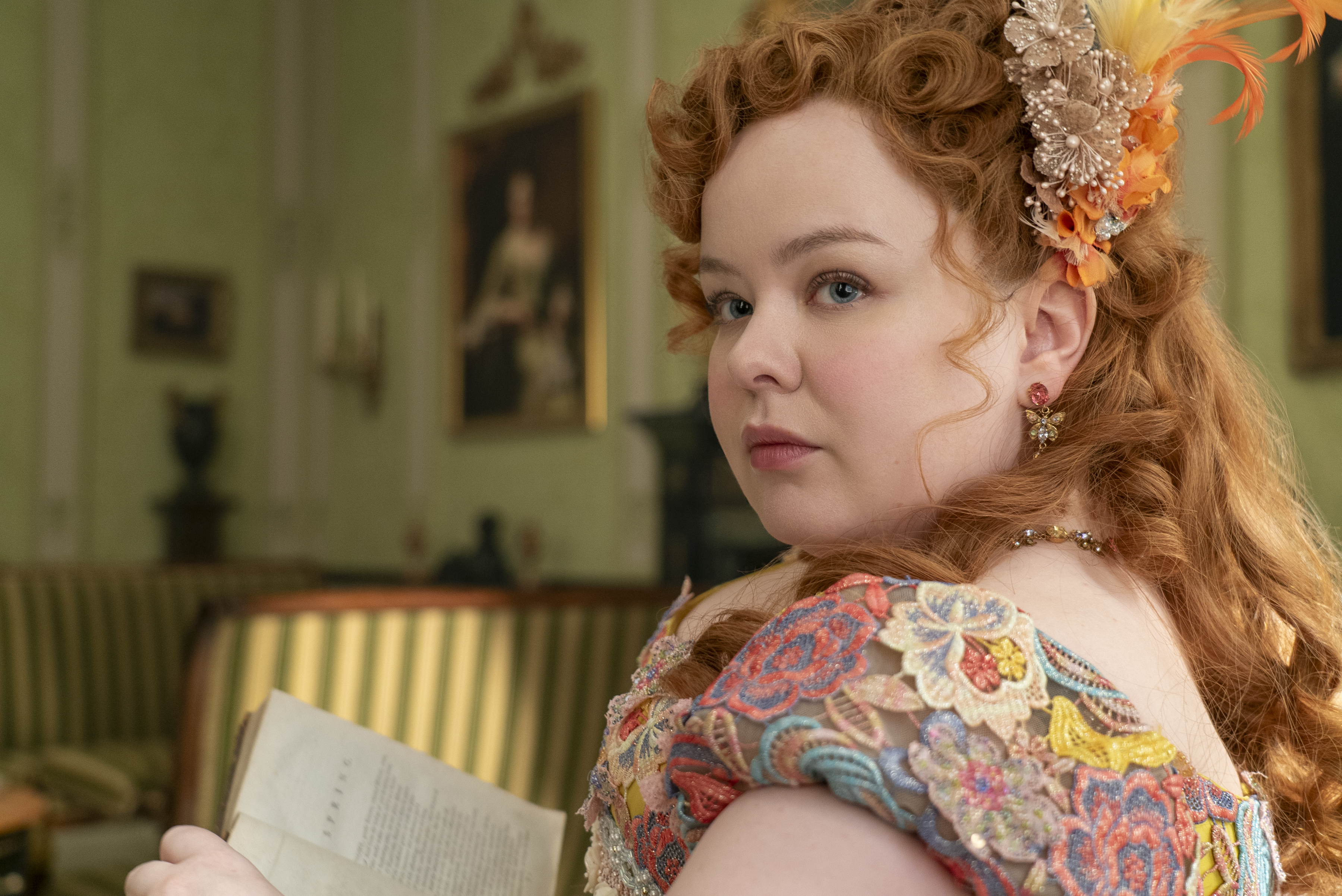 Nicola Coughlan como Penelope Featherington na terceira temporada de Bridgerton