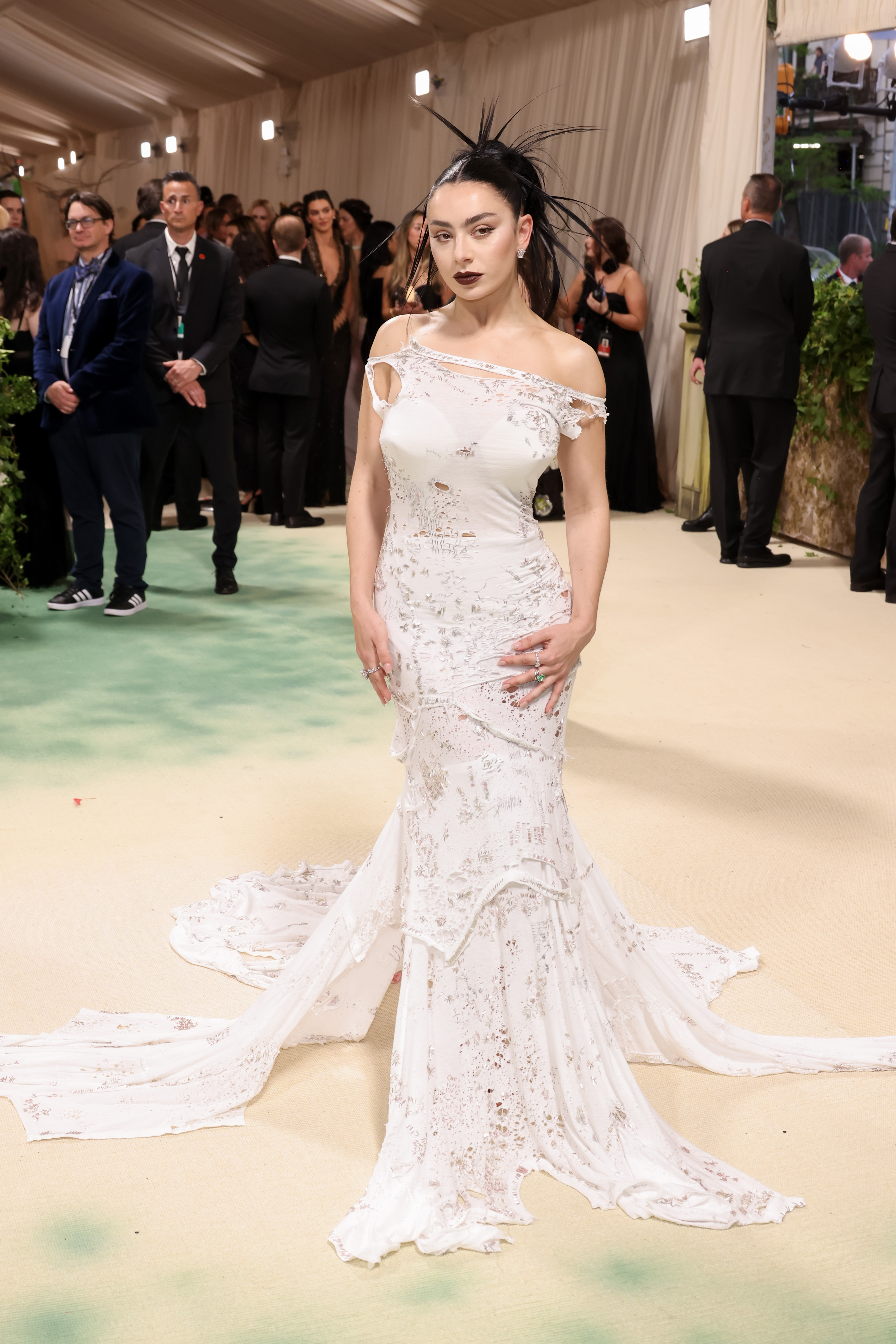 NEW YORK, NEW YORK - MAY 06: Charli XCX attends The 2024 Met Gala Celebrating 