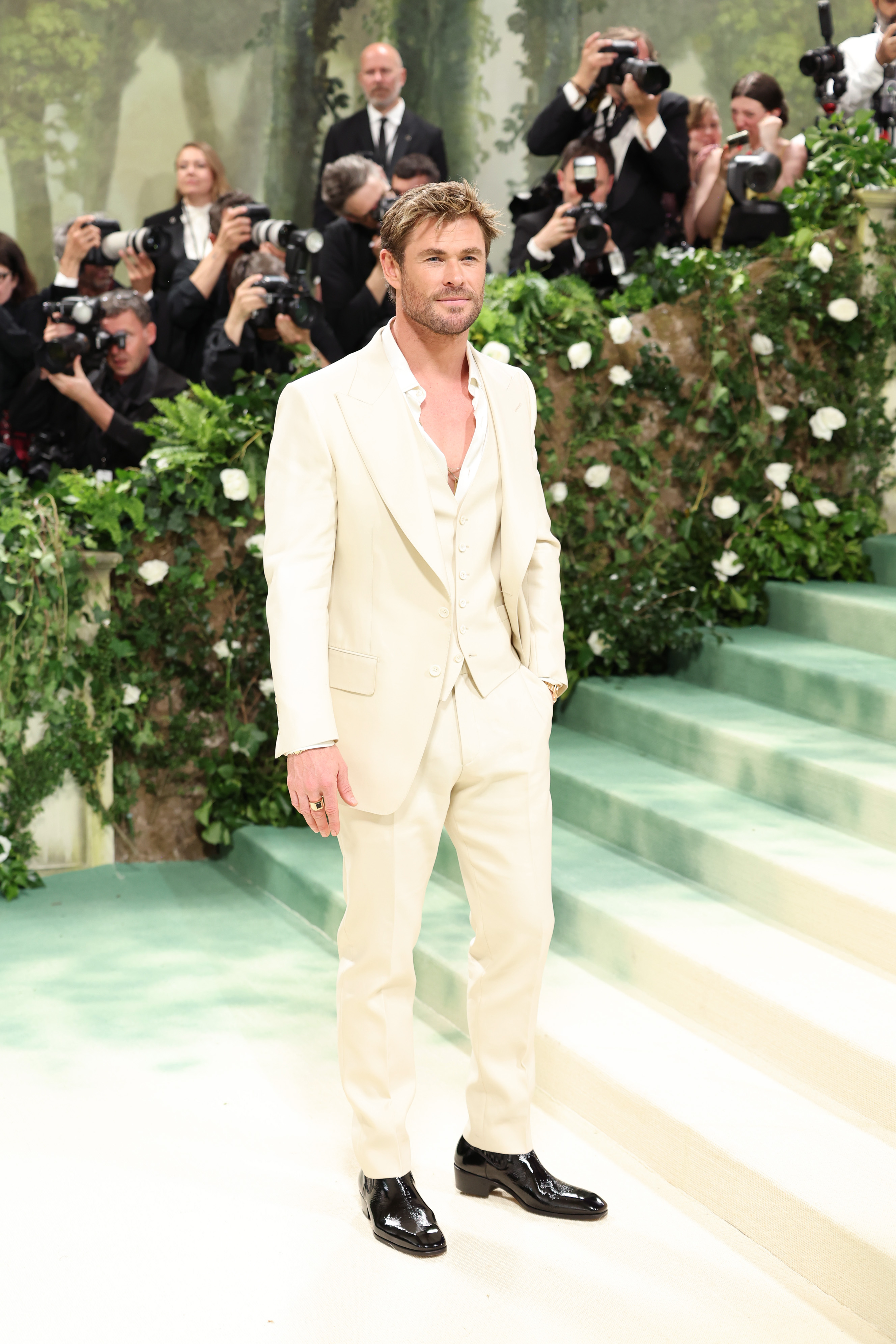 NEW YORK, NEW YORK - MAY 06: Chris Hemsworth attends The 2024 Met Gala Celebrating 