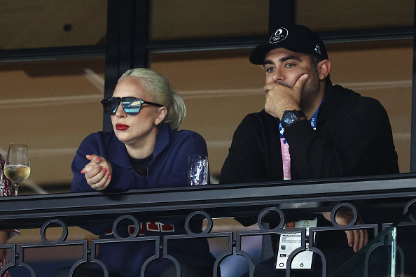 Lady Gaga assistindo a Ginástica Artística Feminina nos Jogos Olímpicos de Paris 2024