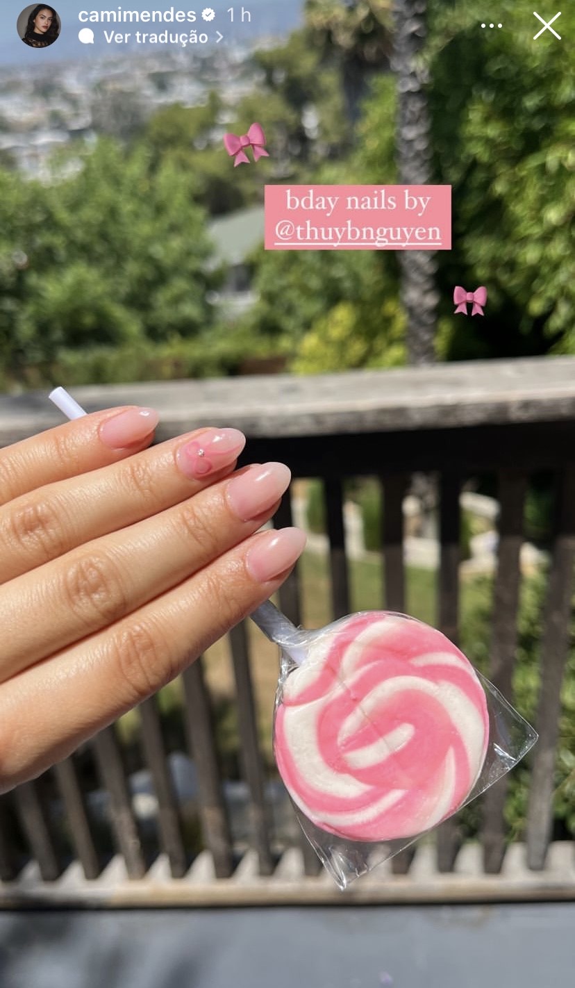 Unhas de aniversário da Camila Mendes