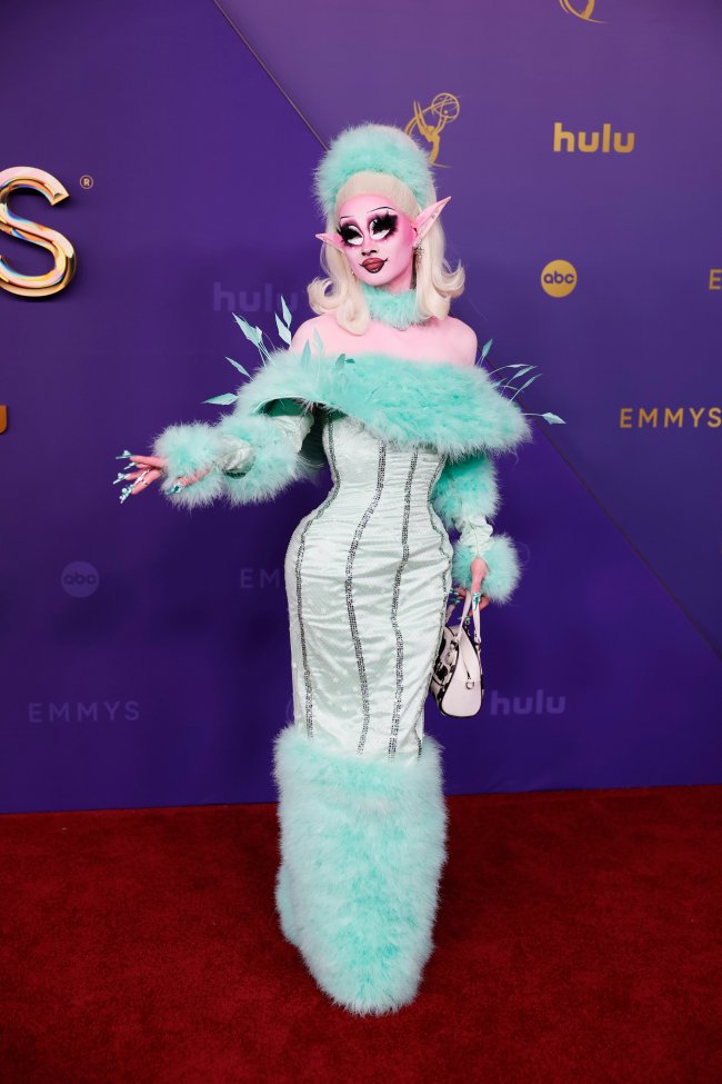 Membros do elenco de RuPaul's Drag Race chegando ao 76º Primetime Emmy Awards no Peacock Theatre no domingo, 15 de setembro de 2024