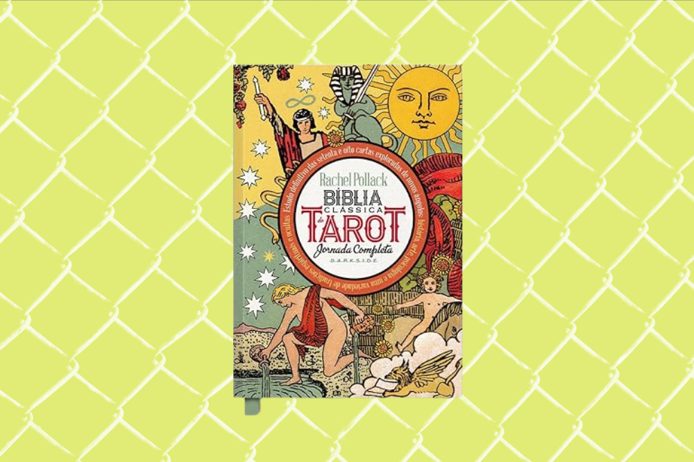 Imagem de um livro de tarot colorido em um fundo amarelo.