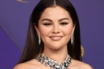 Selena Gomez entra na estética Short n’ Sweet em show de Sabrina Carpenter