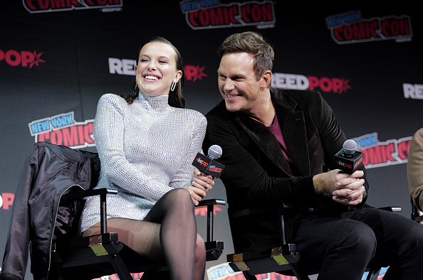 Millie Bobbie Brown e Chris Pratt em evento