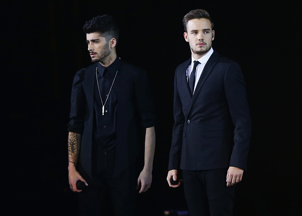 Zayn Malik e Liam Payne em performance na final ao vivo do The X Factor 2013