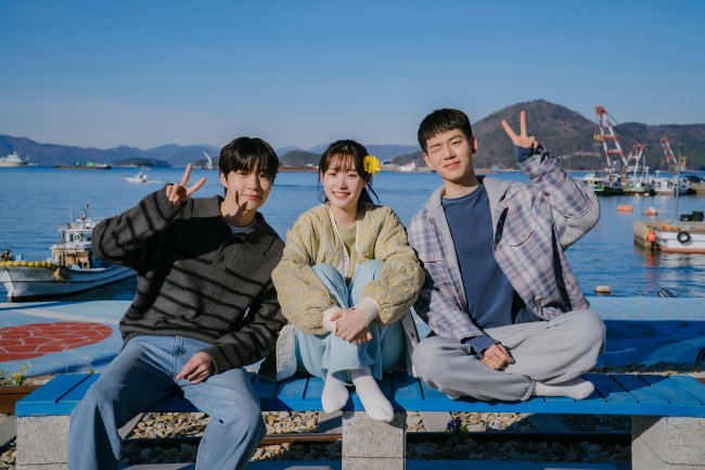 Hwang In-youp, Jung Chae-yeon e Bae Hyeon-seong no k-drama 'Família por Escolha'.
