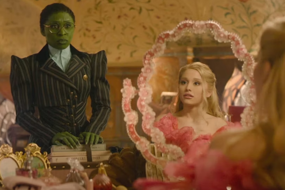 Cynthia Erivo e Ariana Grande como Elphaba e Glinda em Wicked