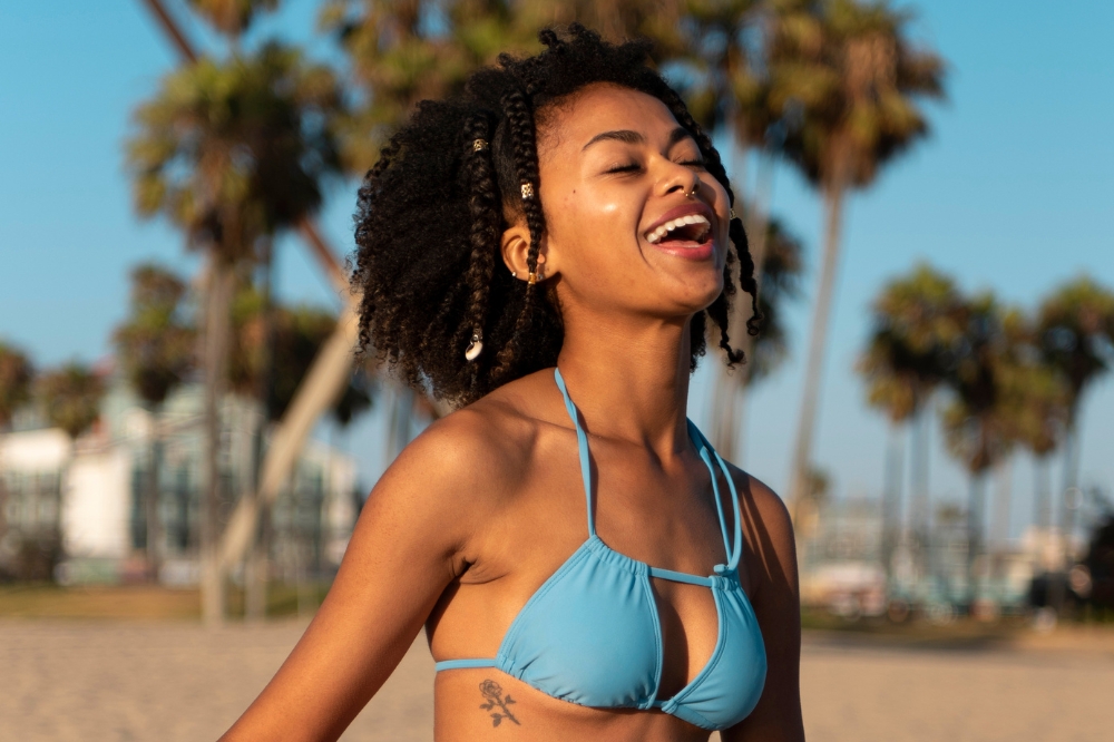 Cuidados com o cabelo durante a exposição ao sol e ao mar no verão
