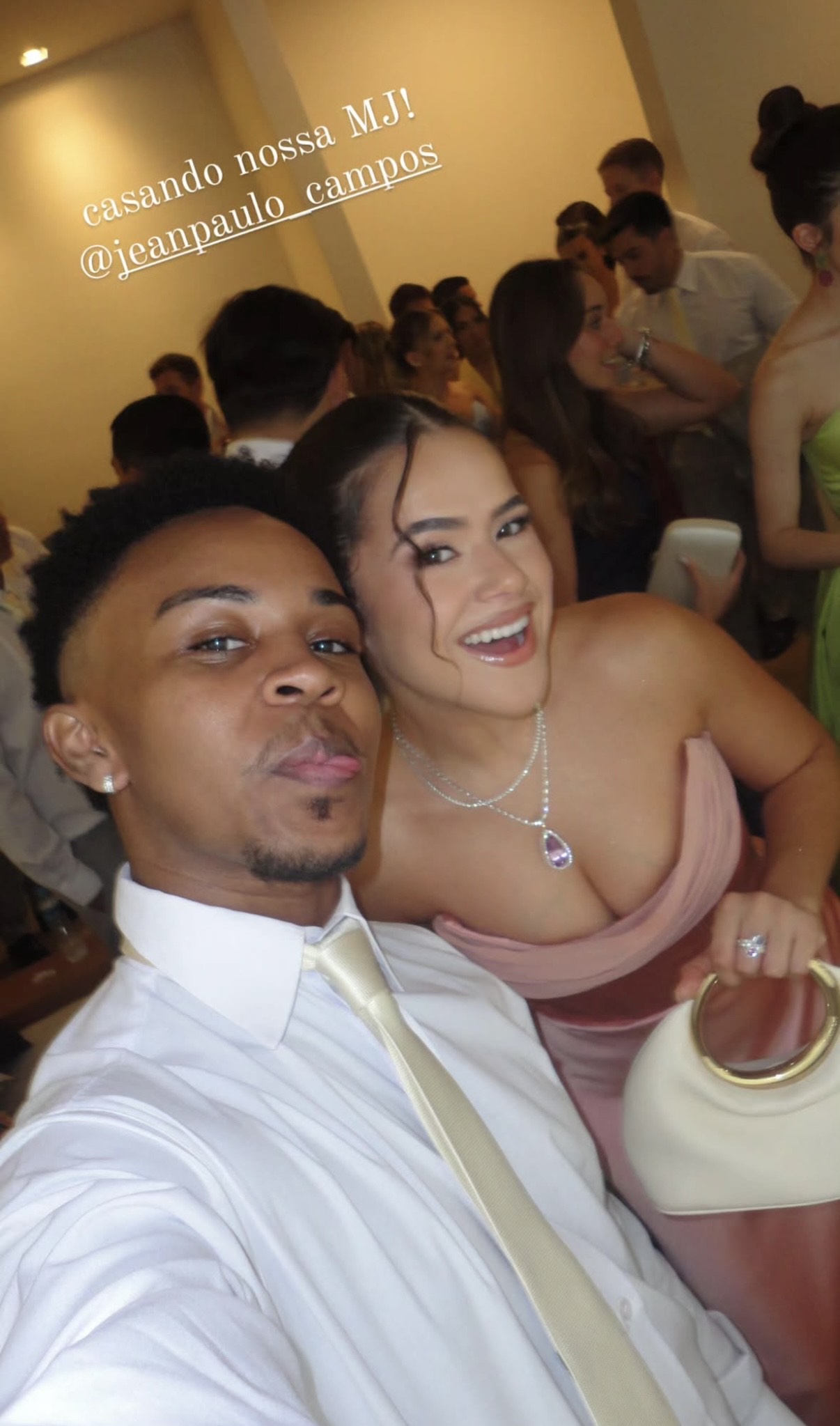 Jean Paulo Campos e Maisa Silva em casamento de Larissa Manoela e André Luiz Frambach