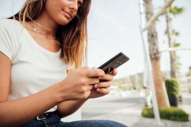 Será que ficar no celular é uma forma de fugir do tédio?