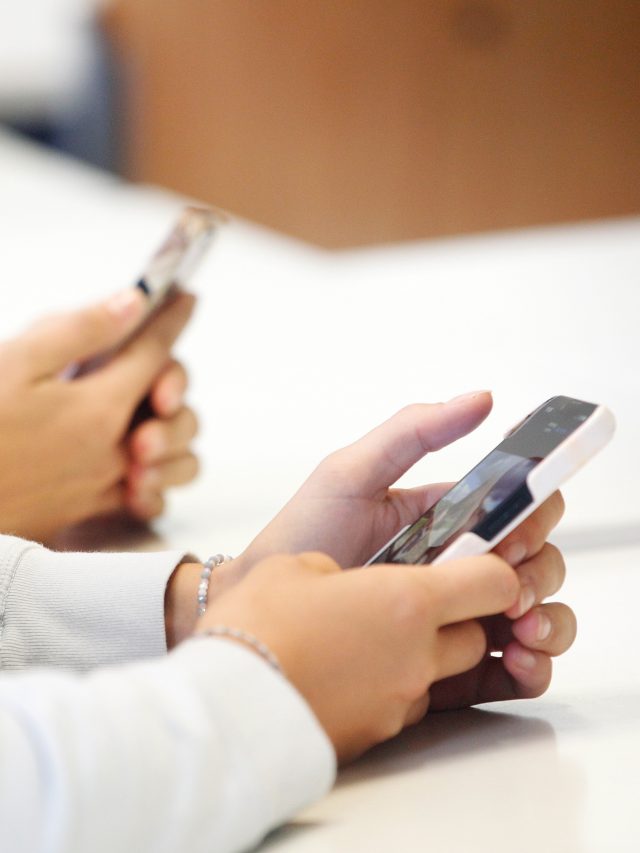 cropped-celular-nas-escolas.jpg