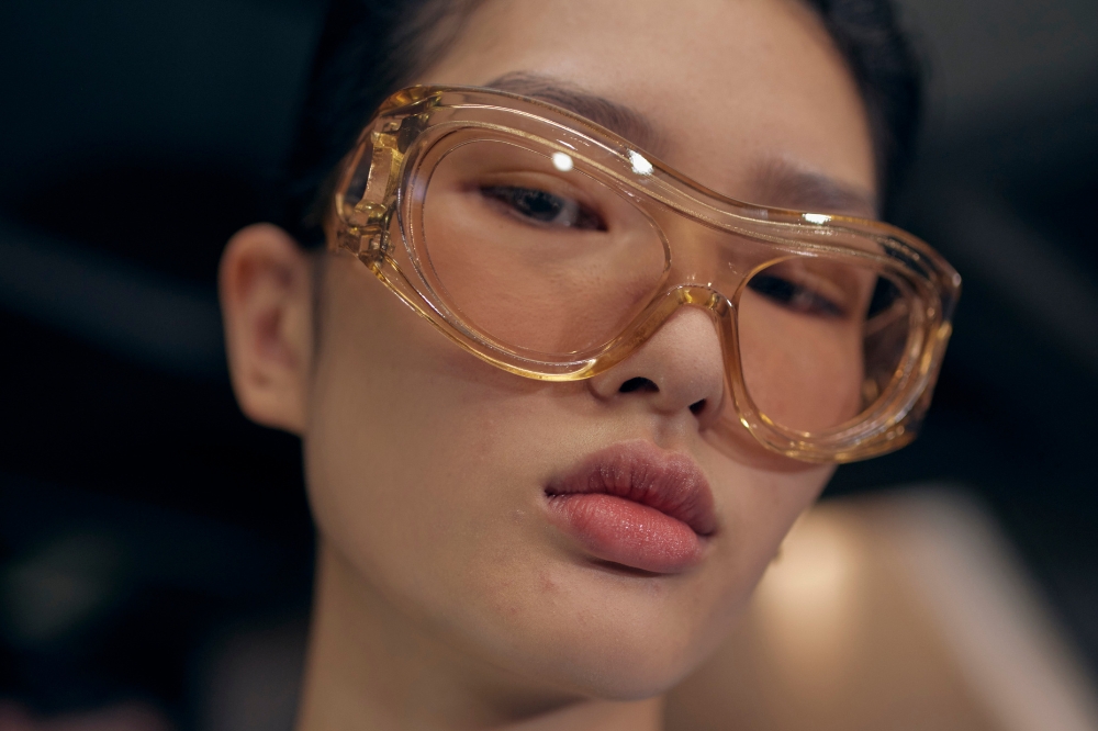 Bastidores do desfile de primavera 2025 da Burberry na semana de moda de Londres