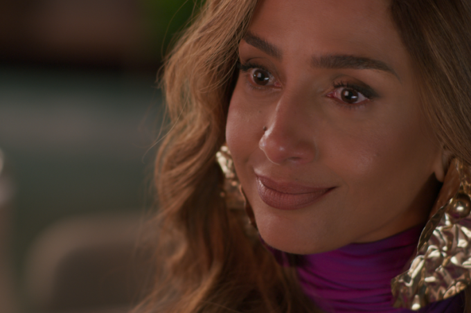 Camila Pitanga como Lola de Beleza Fatal