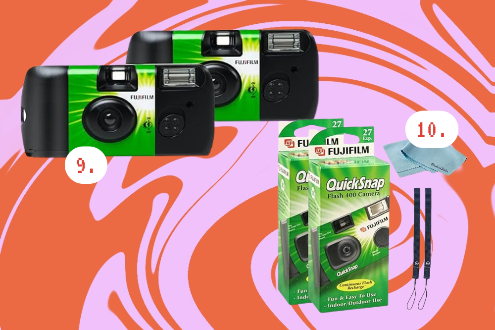Câmeras digitais para levar para festival Imagem de duas câmeras descartáveis verde e preta, e um kit com filme, em um fundo rosa e laranja.