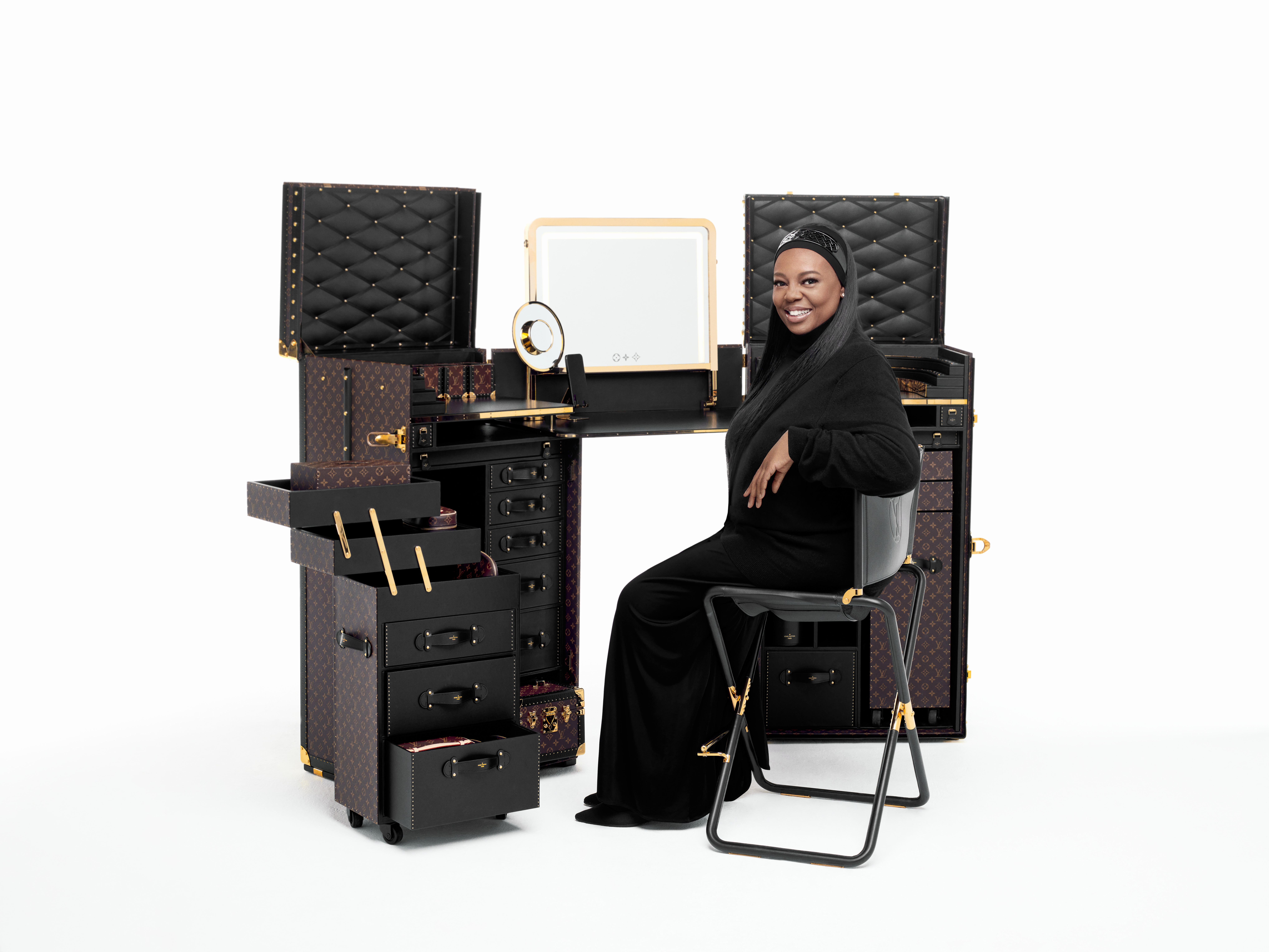 Pat_McGrath_shot_by_Steven_Meisel_for_Louis_Vuitton Pat McGraph é diretora criativa da nova linha de maquiagem da Louis Vuitton